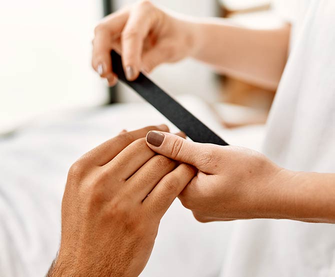 manicura masculina​ en Vecindario